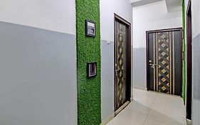 Oyo 82026 Bangur Inn